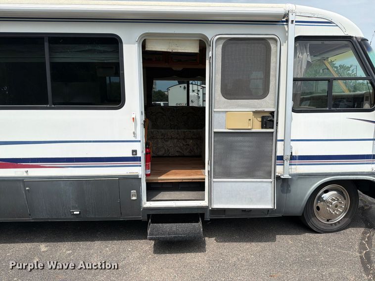 image for item EA4944 1997 Airstream Land Yacht RV