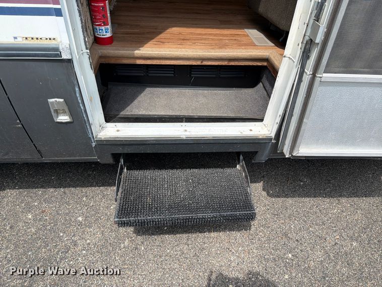 image for item EA4944 1997 Airstream Land Yacht RV