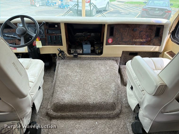 image for item EA4944 1997 Airstream Land Yacht RV