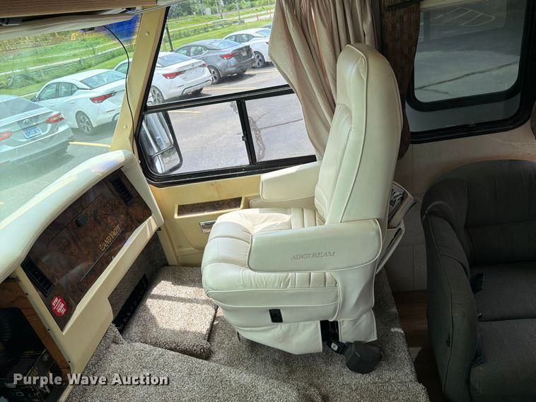 image for item EA4944 1997 Airstream Land Yacht RV