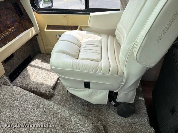 image for item EA4944 1997 Airstream Land Yacht RV