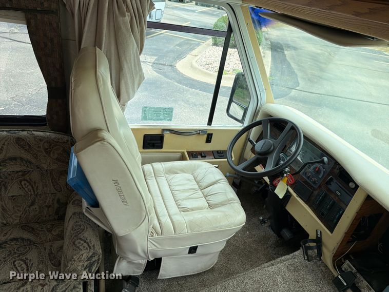 image for item EA4944 1997 Airstream Land Yacht RV