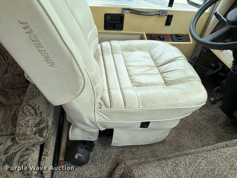 image for item EA4944 1997 Airstream Land Yacht RV