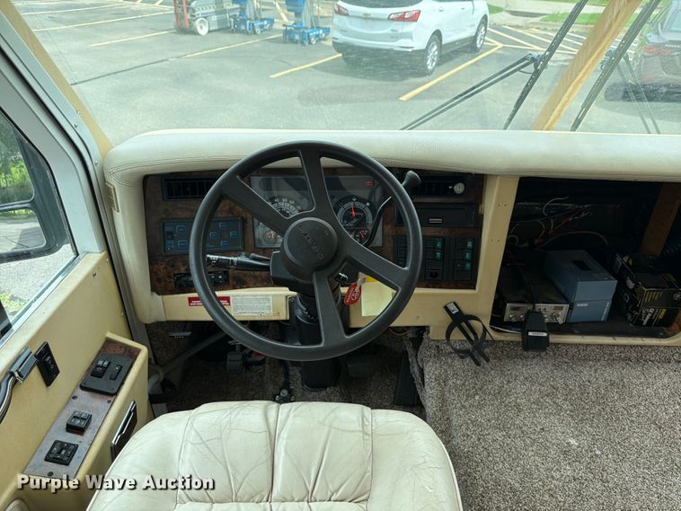 image for item EA4944 1997 Airstream Land Yacht RV