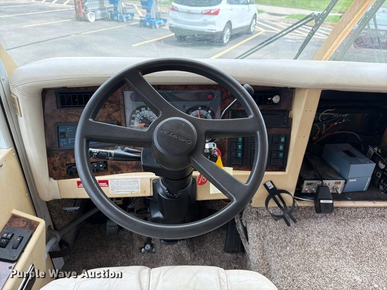image for item EA4944 1997 Airstream Land Yacht RV