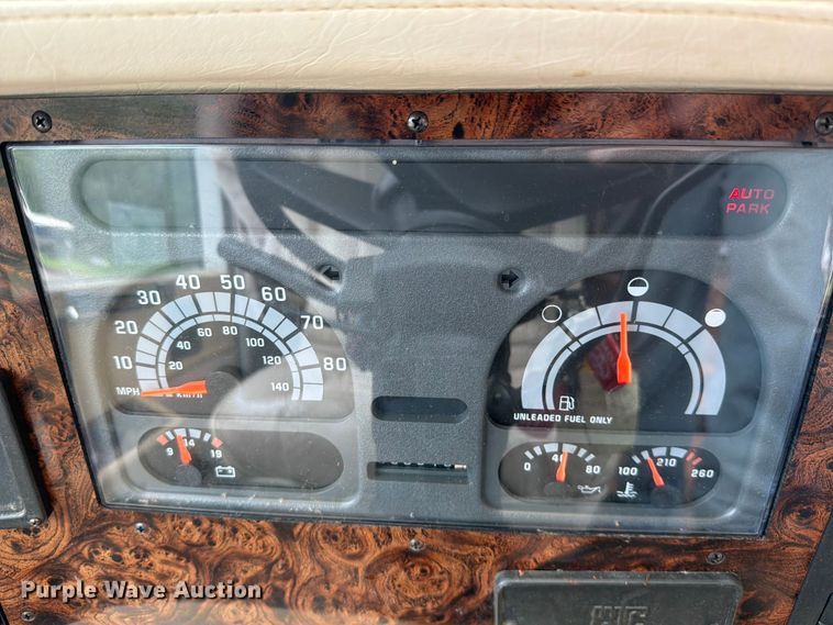 image for item EA4944 1997 Airstream Land Yacht RV