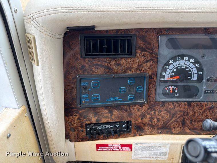 image for item EA4944 1997 Airstream Land Yacht RV
