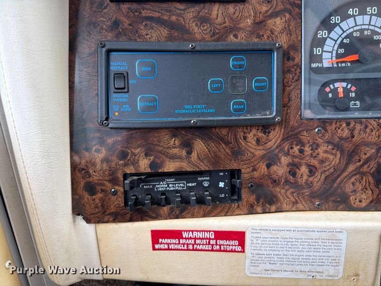 image for item EA4944 1997 Airstream Land Yacht RV