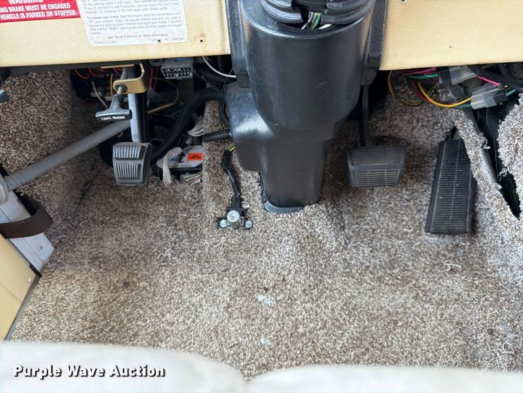 image for item EA4944 1997 Airstream Land Yacht RV