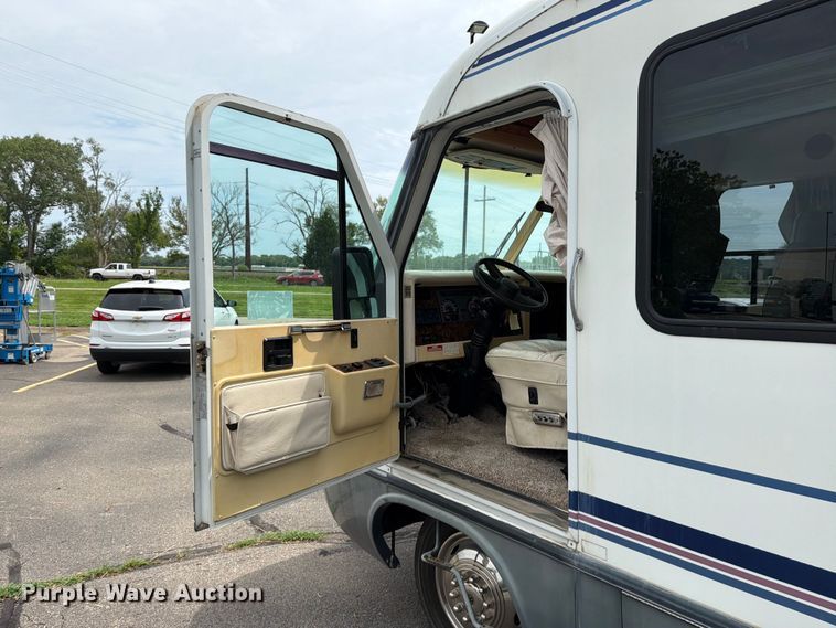image for item EA4944 1997 Airstream Land Yacht RV