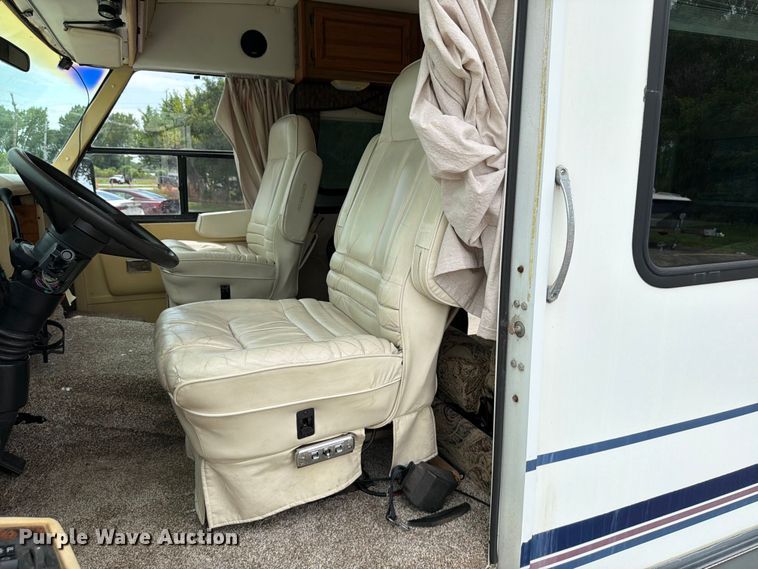 image for item EA4944 1997 Airstream Land Yacht RV
