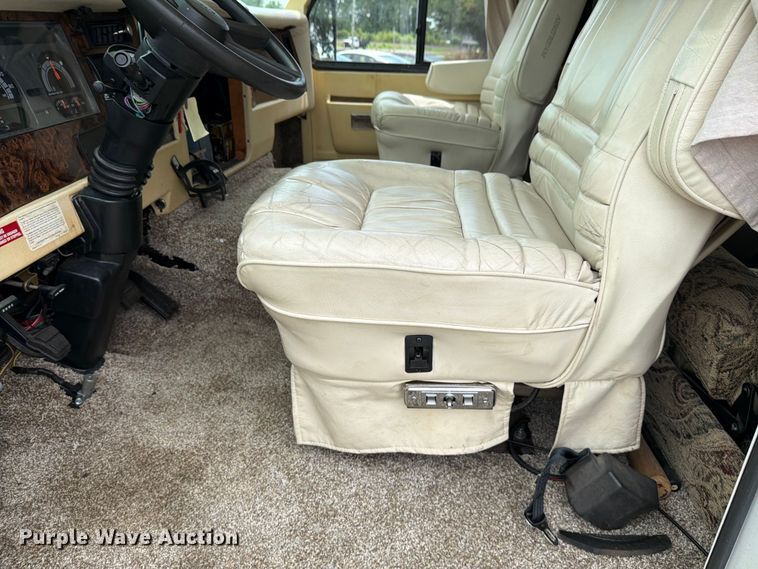 image for item EA4944 1997 Airstream Land Yacht RV