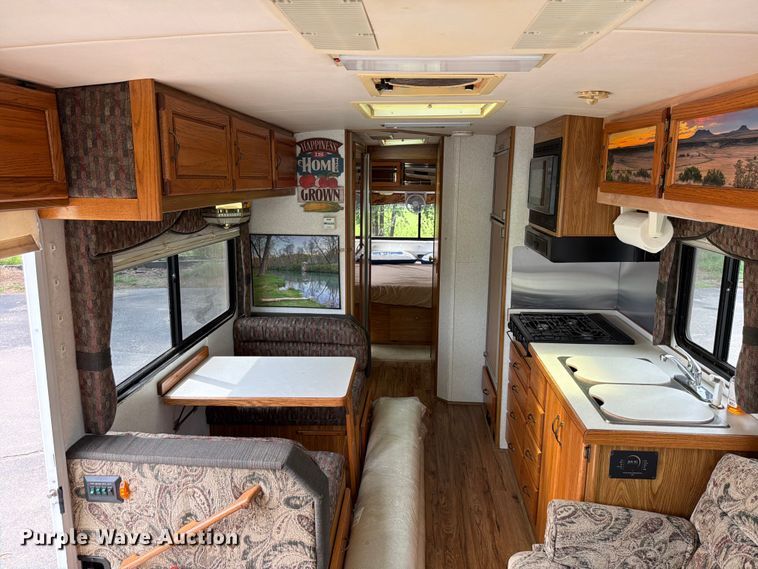image for item EA4944 1997 Airstream Land Yacht RV