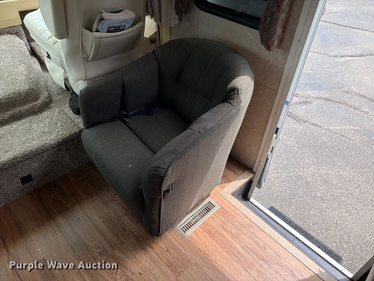 image for item EA4944 1997 Airstream Land Yacht RV
