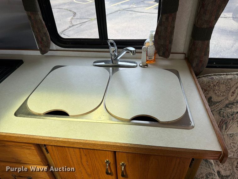 image for item EA4944 1997 Airstream Land Yacht RV