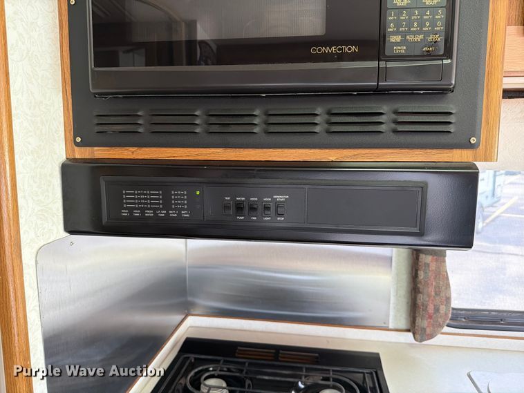 image for item EA4944 1997 Airstream Land Yacht RV