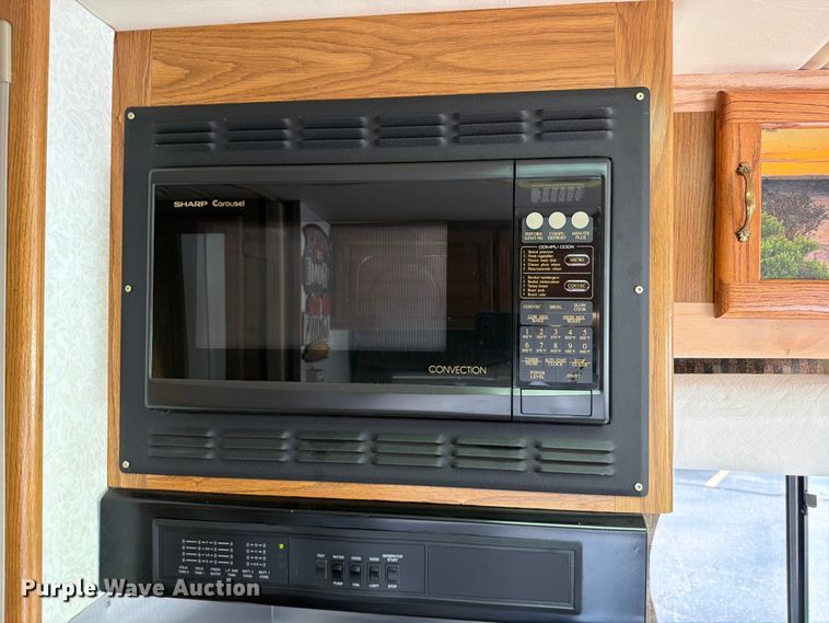 image for item EA4944 1997 Airstream Land Yacht RV