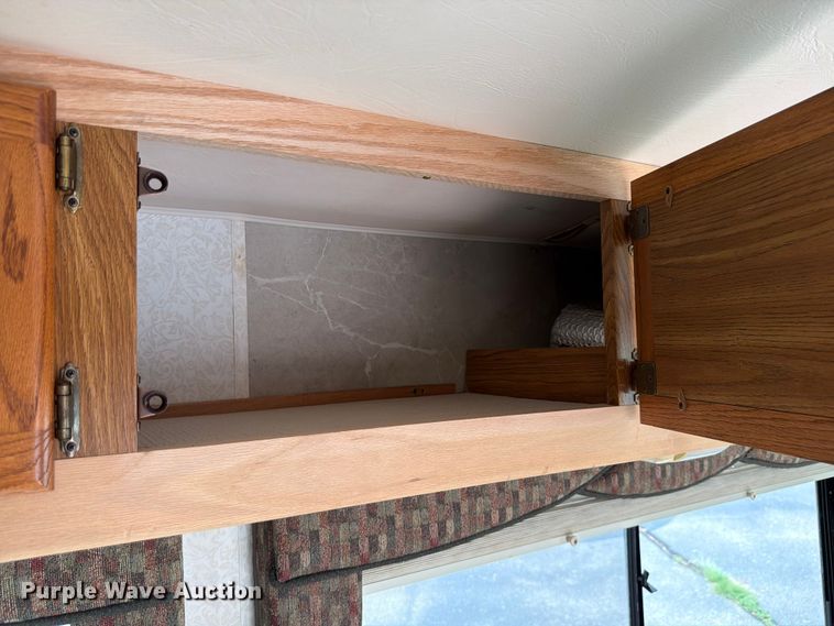 image for item EA4944 1997 Airstream Land Yacht RV