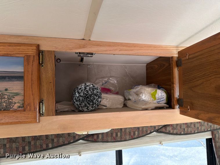 image for item EA4944 1997 Airstream Land Yacht RV