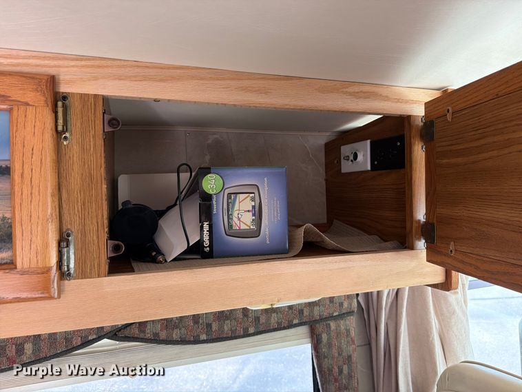 image for item EA4944 1997 Airstream Land Yacht RV