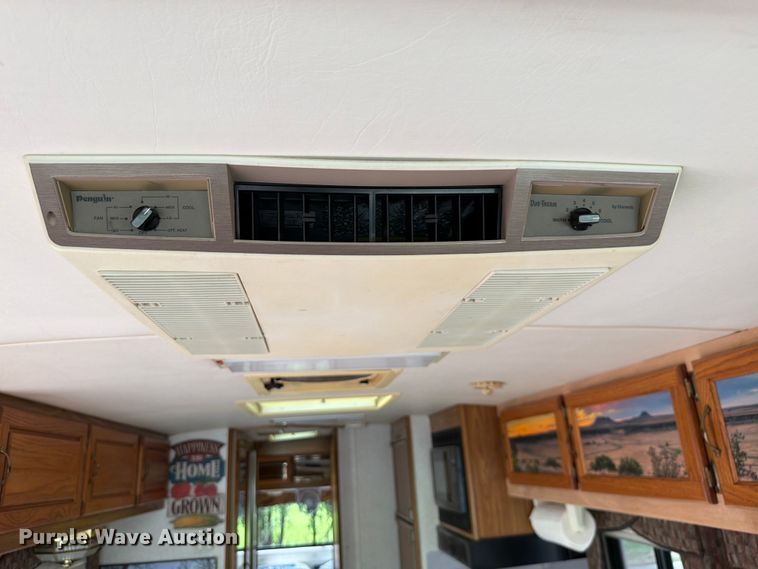 image for item EA4944 1997 Airstream Land Yacht RV