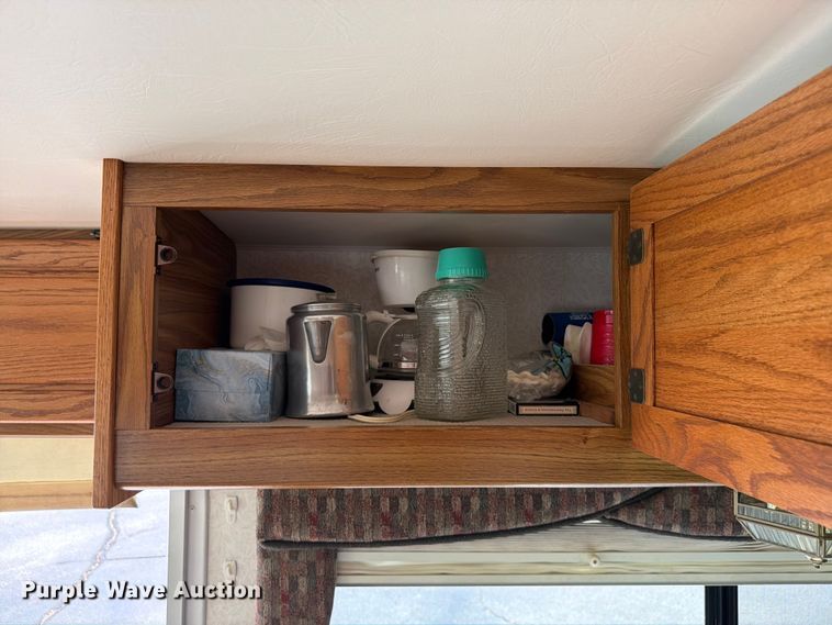 image for item EA4944 1997 Airstream Land Yacht RV