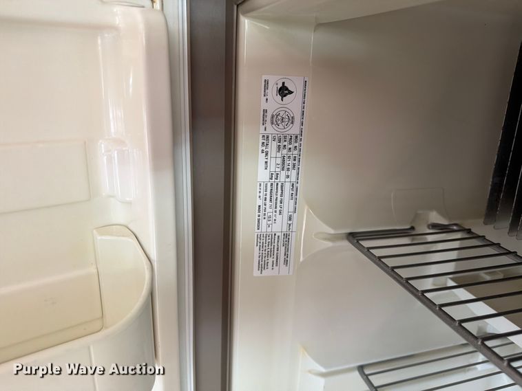 image for item EA4944 1997 Airstream Land Yacht RV