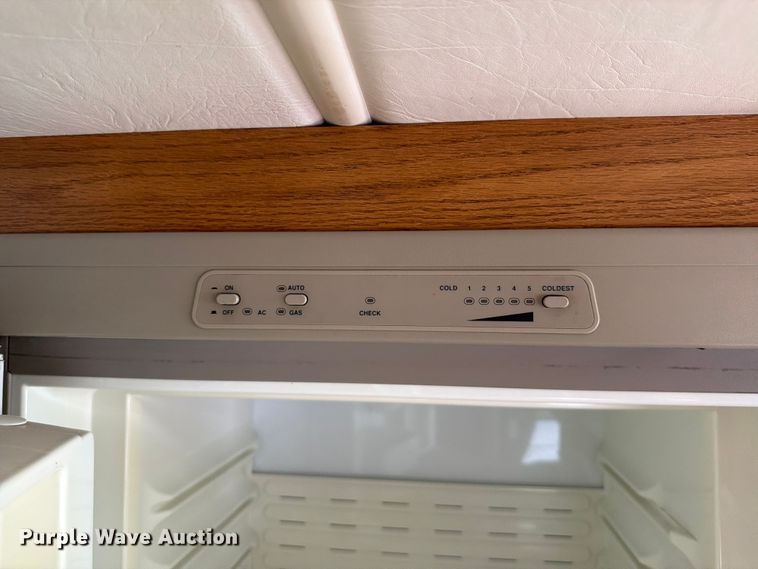 image for item EA4944 1997 Airstream Land Yacht RV