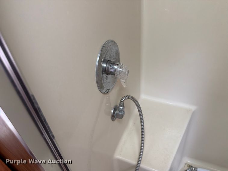 image for item EA4944 1997 Airstream Land Yacht RV