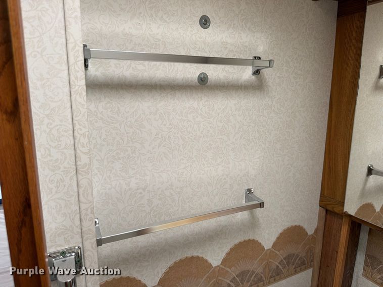 image for item EA4944 1997 Airstream Land Yacht RV
