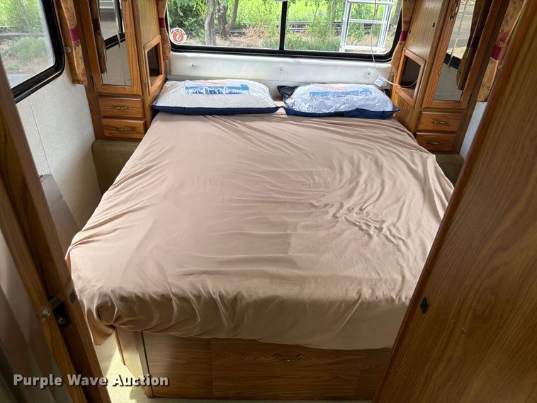 image for item EA4944 1997 Airstream Land Yacht RV