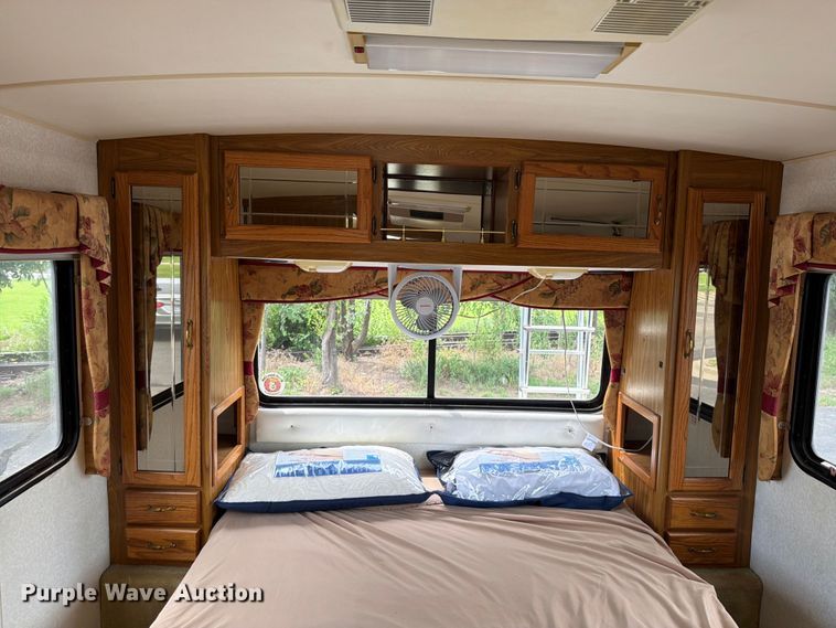 image for item EA4944 1997 Airstream Land Yacht RV