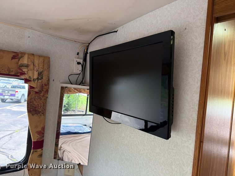 image for item EA4944 1997 Airstream Land Yacht RV