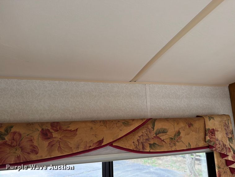 image for item EA4944 1997 Airstream Land Yacht RV