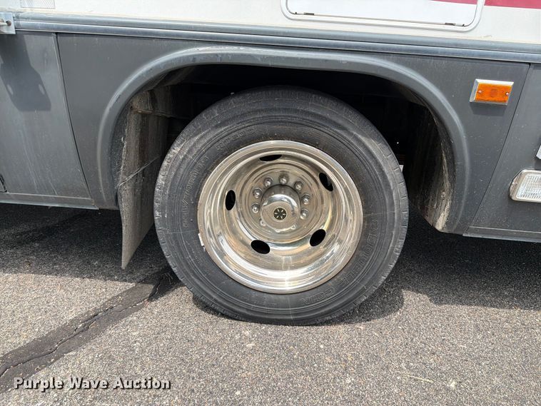 image for item EA4944 1997 Airstream Land Yacht RV