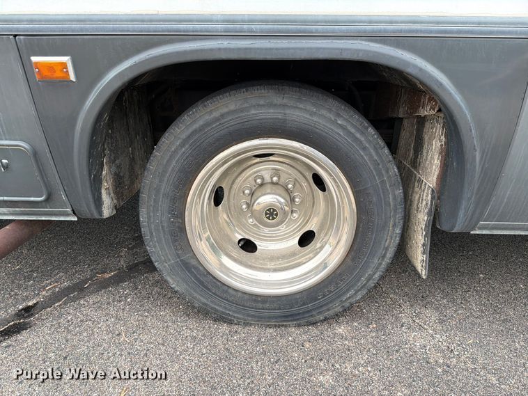 image for item EA4944 1997 Airstream Land Yacht RV