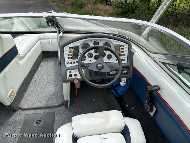 image for item EA4945 1993 Crownline 196BR boat