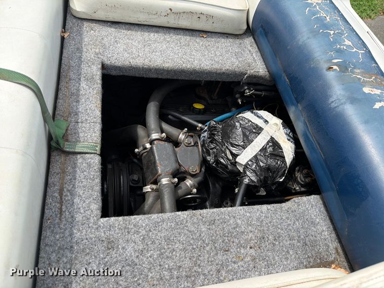 image for item EA4945 1993 Crownline 196BR boat