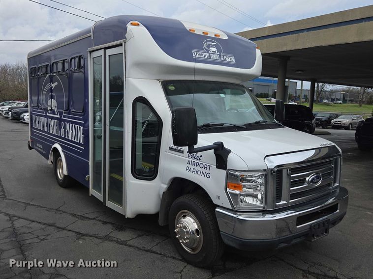 image for item EA5462 2020 Starcraft E55 shuttle bus