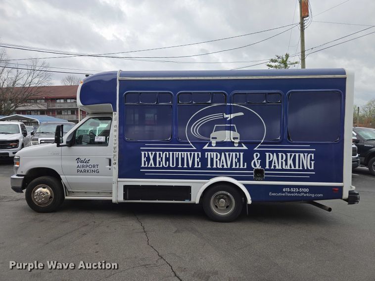 image for item EA5462 2020 Starcraft E55 shuttle bus