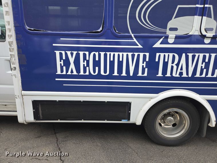 image for item EA5462 2020 Starcraft E55 shuttle bus