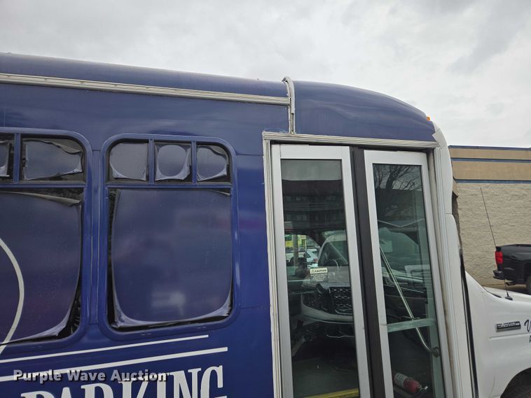 image for item EA5462 2020 Starcraft E55 shuttle bus