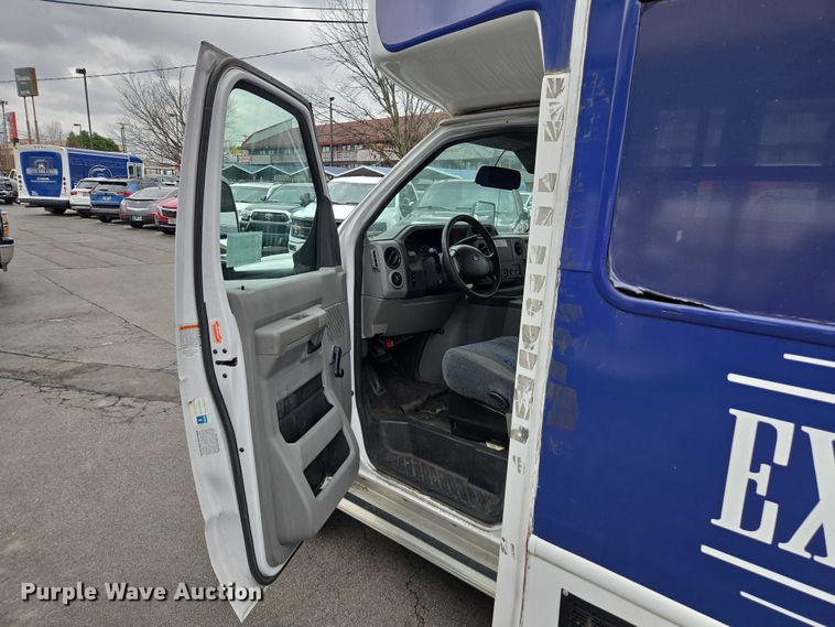 image for item EA5462 2020 Starcraft E55 shuttle bus