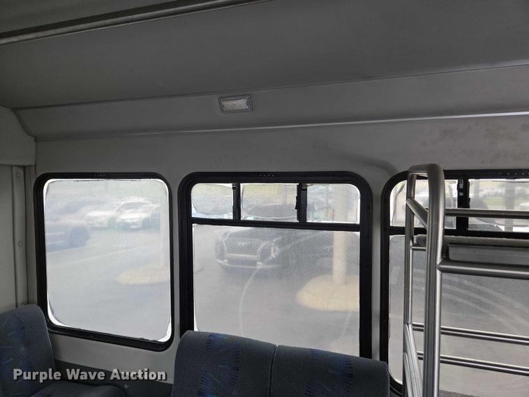 image for item EA5462 2020 Starcraft E55 shuttle bus