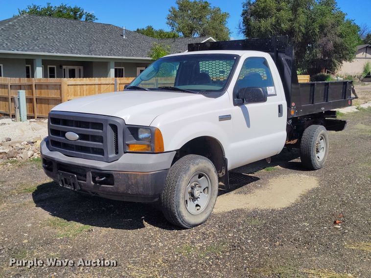 Photo of a 2005 Ford F250 Super Duty XL