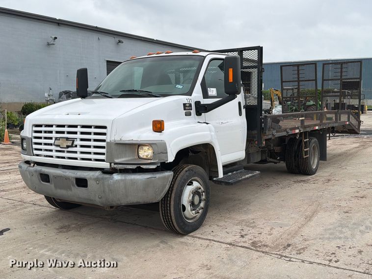 2004 Chevrolet C5500 flatbed truck