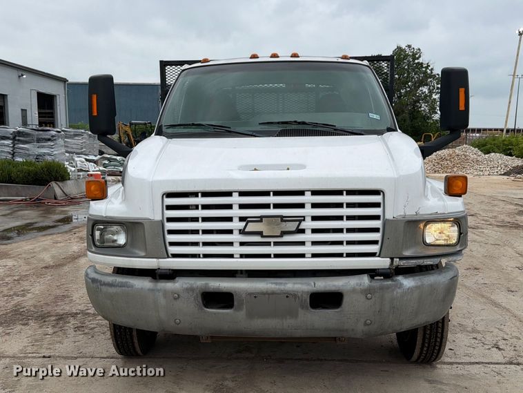 image for item ED5341 2004 Chevrolet C5500 flatbed truck