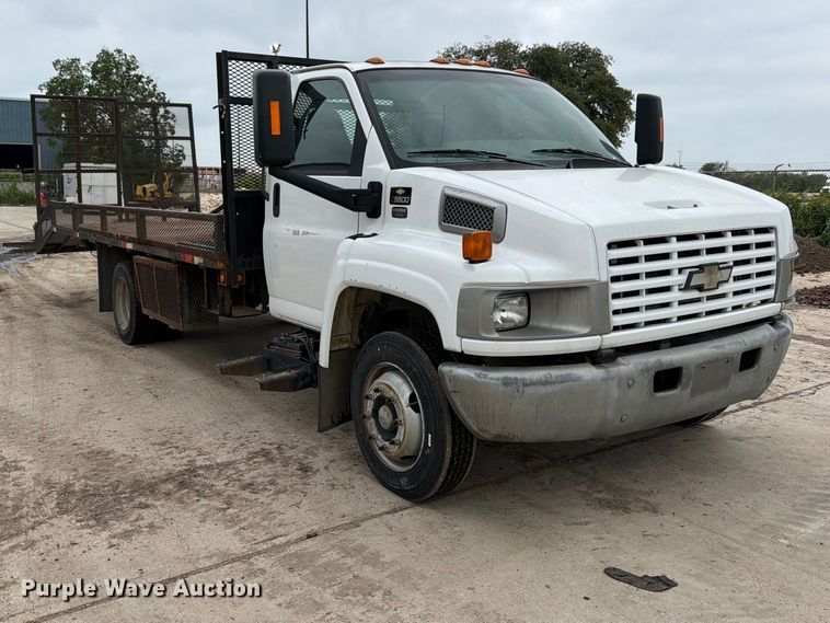 image for item ED5341 2004 Chevrolet C5500 flatbed truck
