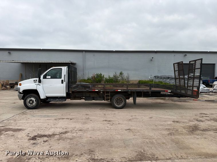 image for item ED5341 2004 Chevrolet C5500 flatbed truck