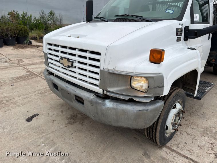 image for item ED5341 2004 Chevrolet C5500 flatbed truck